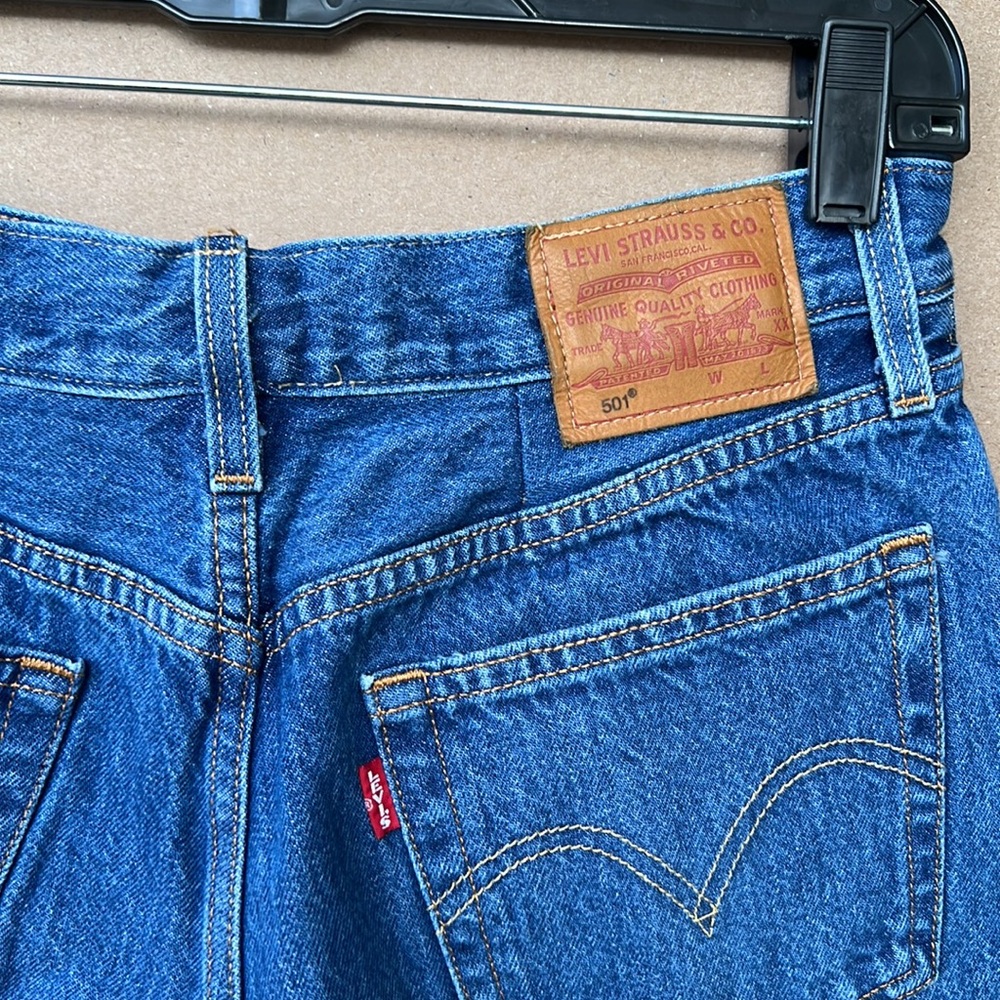 🏖️Levi’s 501 Mid Rise Short - Picture 3 of 5